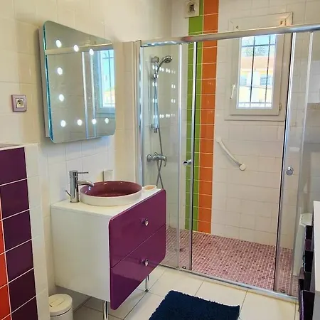 Villa A 200 M De La *